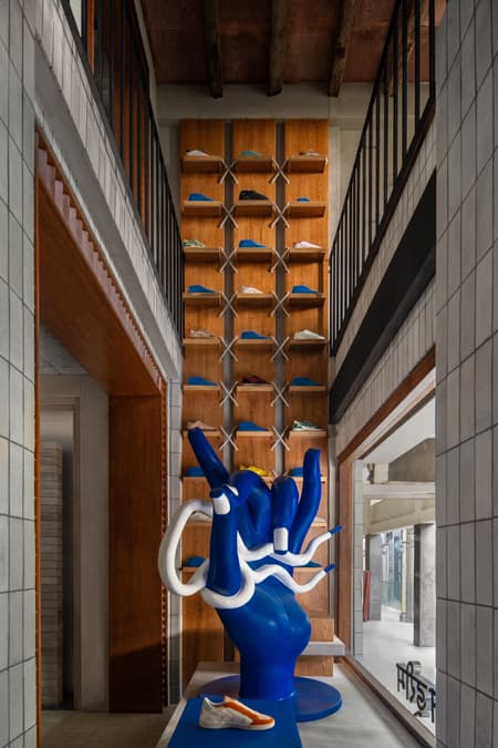 Gully Labs Sneaker Store